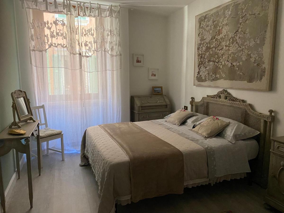 Apartamento Violetta Maison, Elegante E Romantica A Salo' Exterior foto