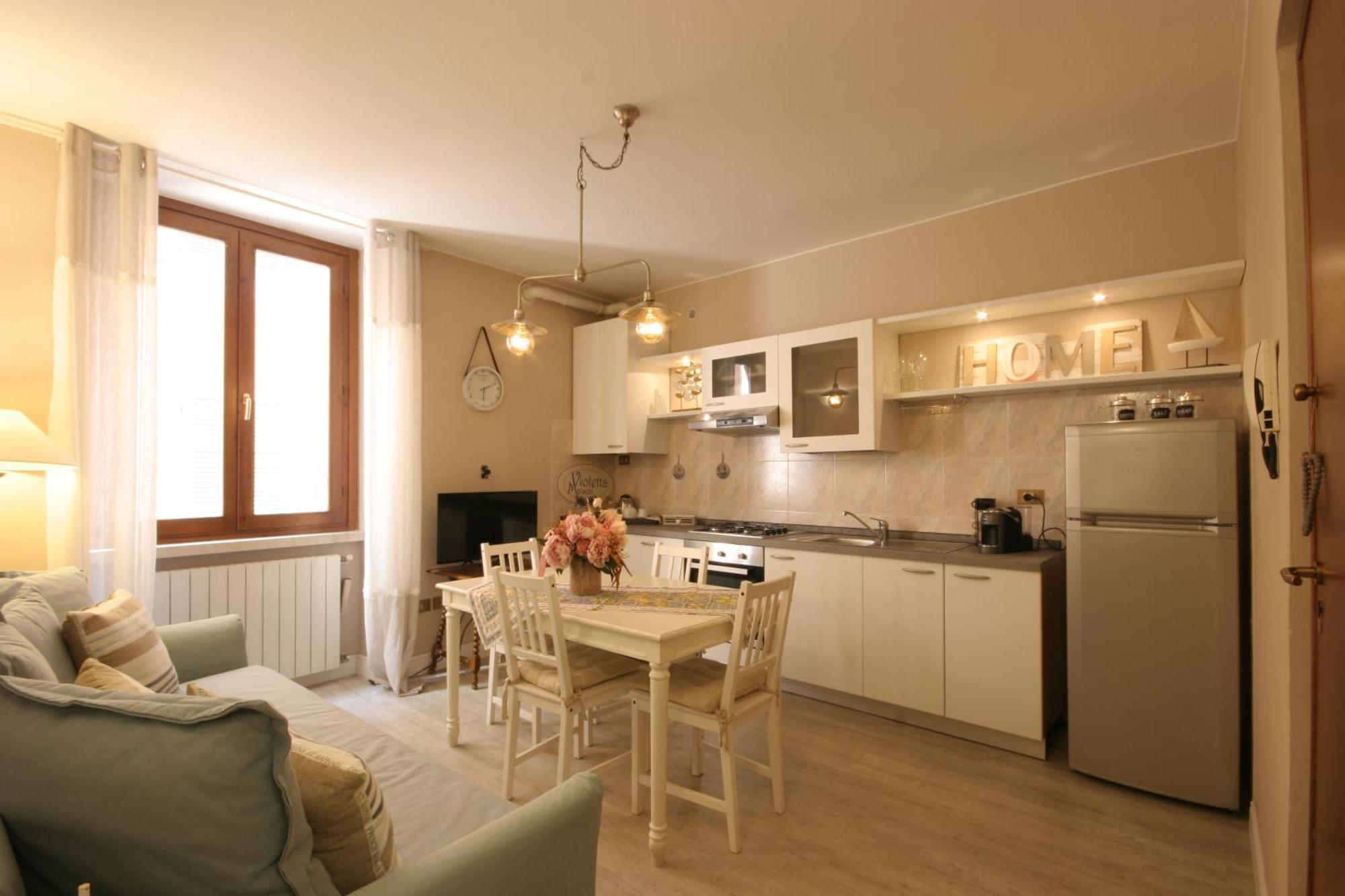 Apartamento Violetta Maison, Elegante E Romantica A Salo' Exterior foto